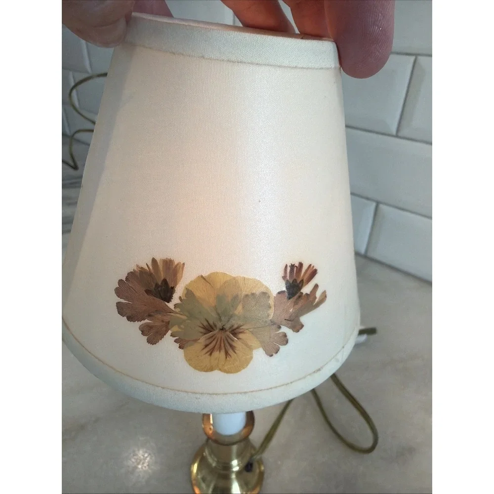 Vintage Adorable Brass Candlestick Light With Dry Flower Lamp Shade